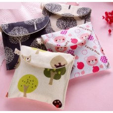 Органайзер - конверт для мелочей, гигиенических и косметических средств. Черный в деревьях